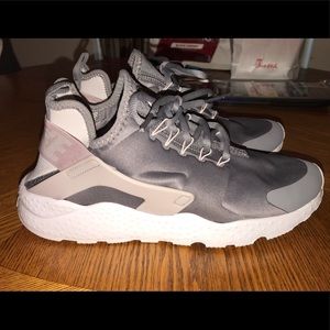 Women’s Nike Air Huarache size 11